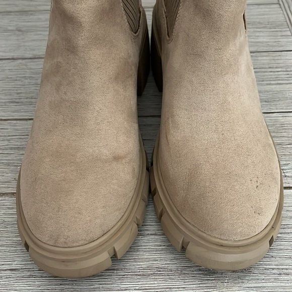 Chelsea Boots - Picture 7 of 14